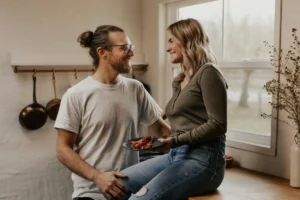 Lee más sobre el artículo Confianza y placer: cómo hablar con tu pareja sobre juguetes sexuales sin tabúes